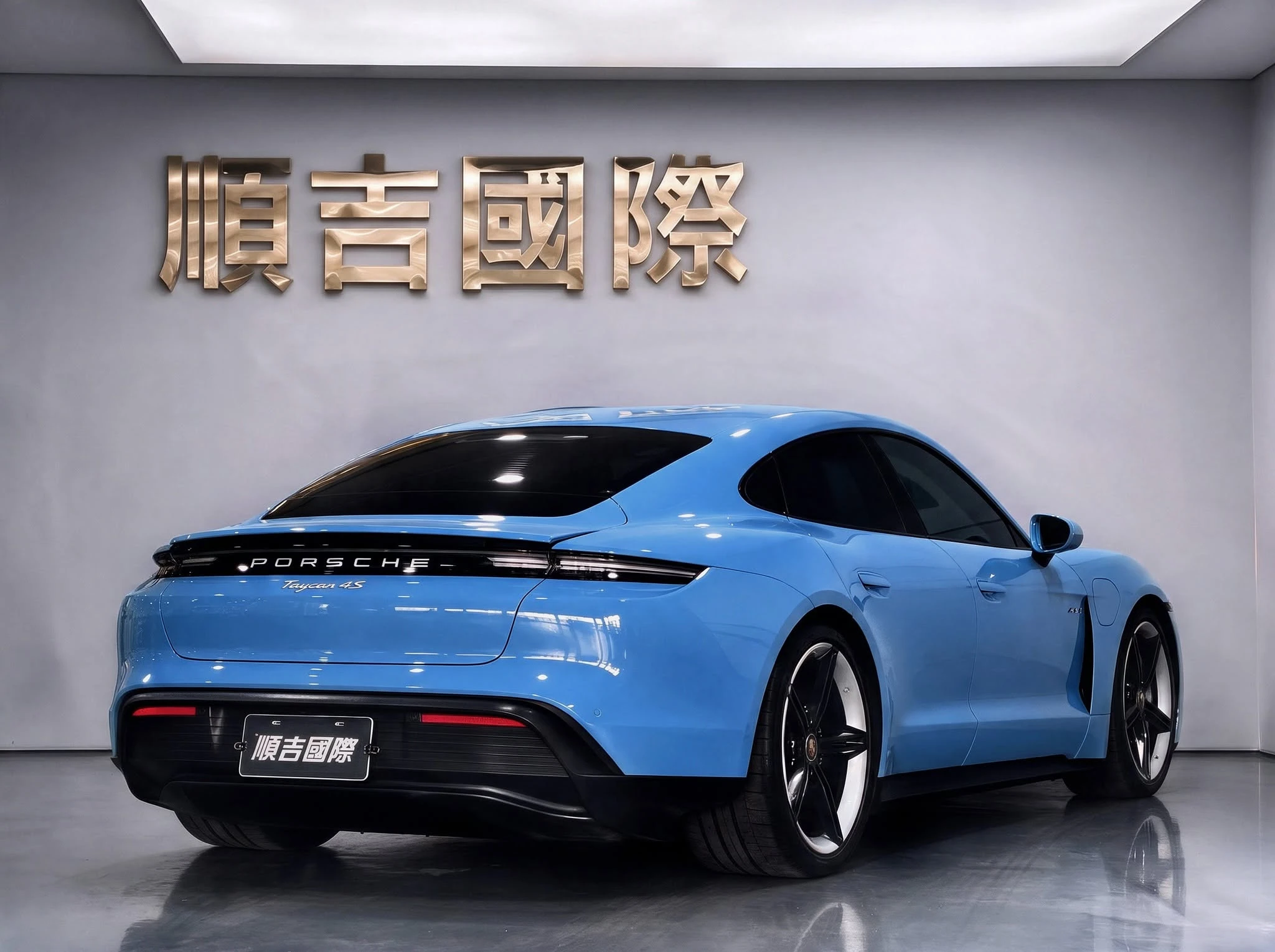 【2021 Porsche Taycan 4S】