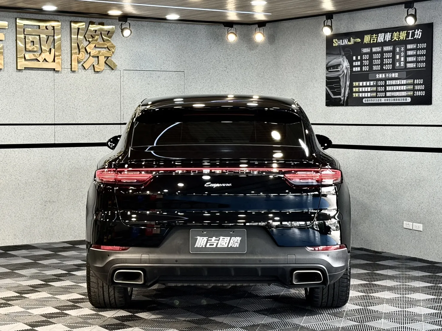 【 2023年 Porsche Cayenne Coupe 】