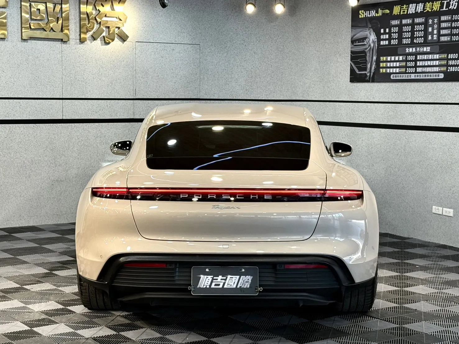 ⚡ 2022式 Porsche Taycan｜純電跑格 × 選配價值 7X 萬 ⚡ 開上這台 Taycan，你就是全場的焦點。 