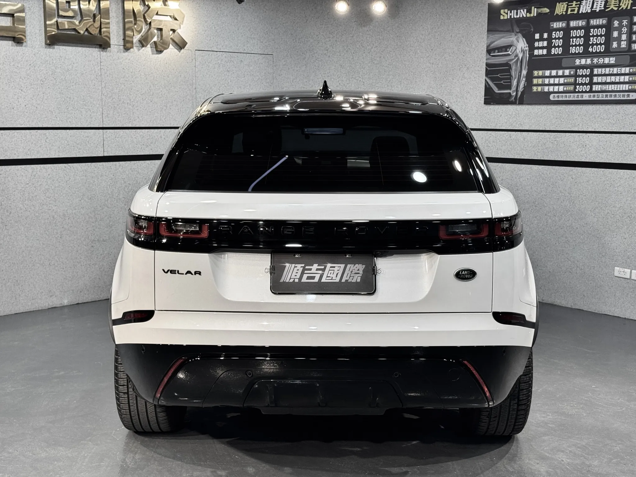 【2023 Land Rover Range Rover Evoque P250 R-Dynamic SE】