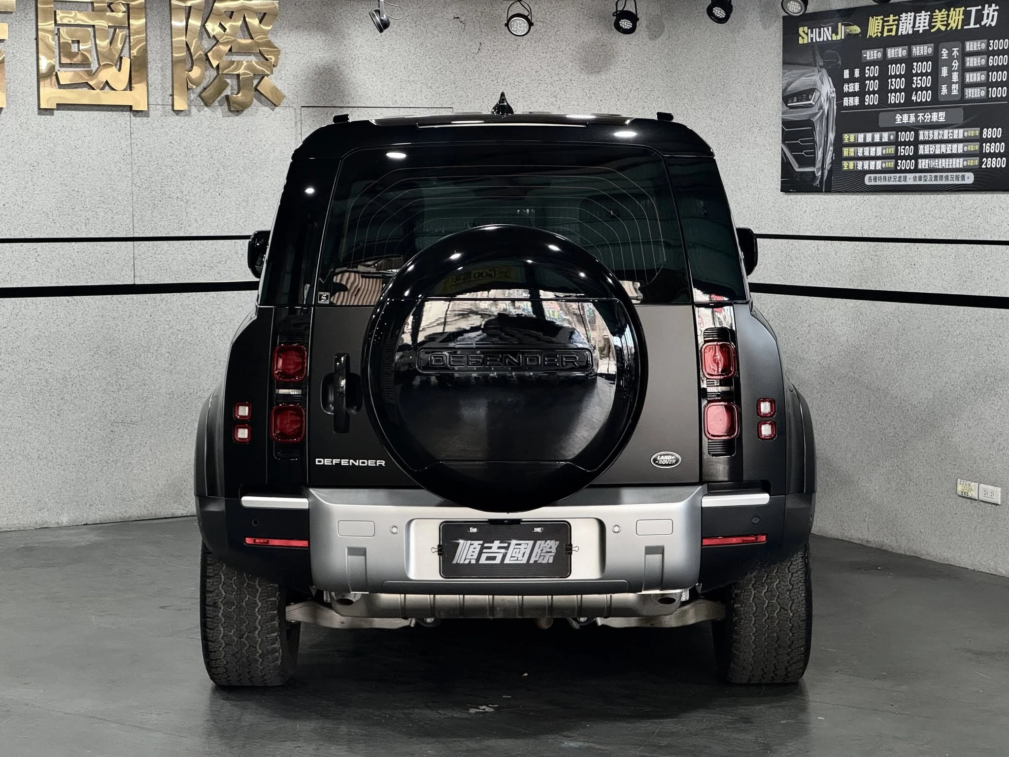【2023 Land Rover Defender 110 P300 HSE(23.5年式)】