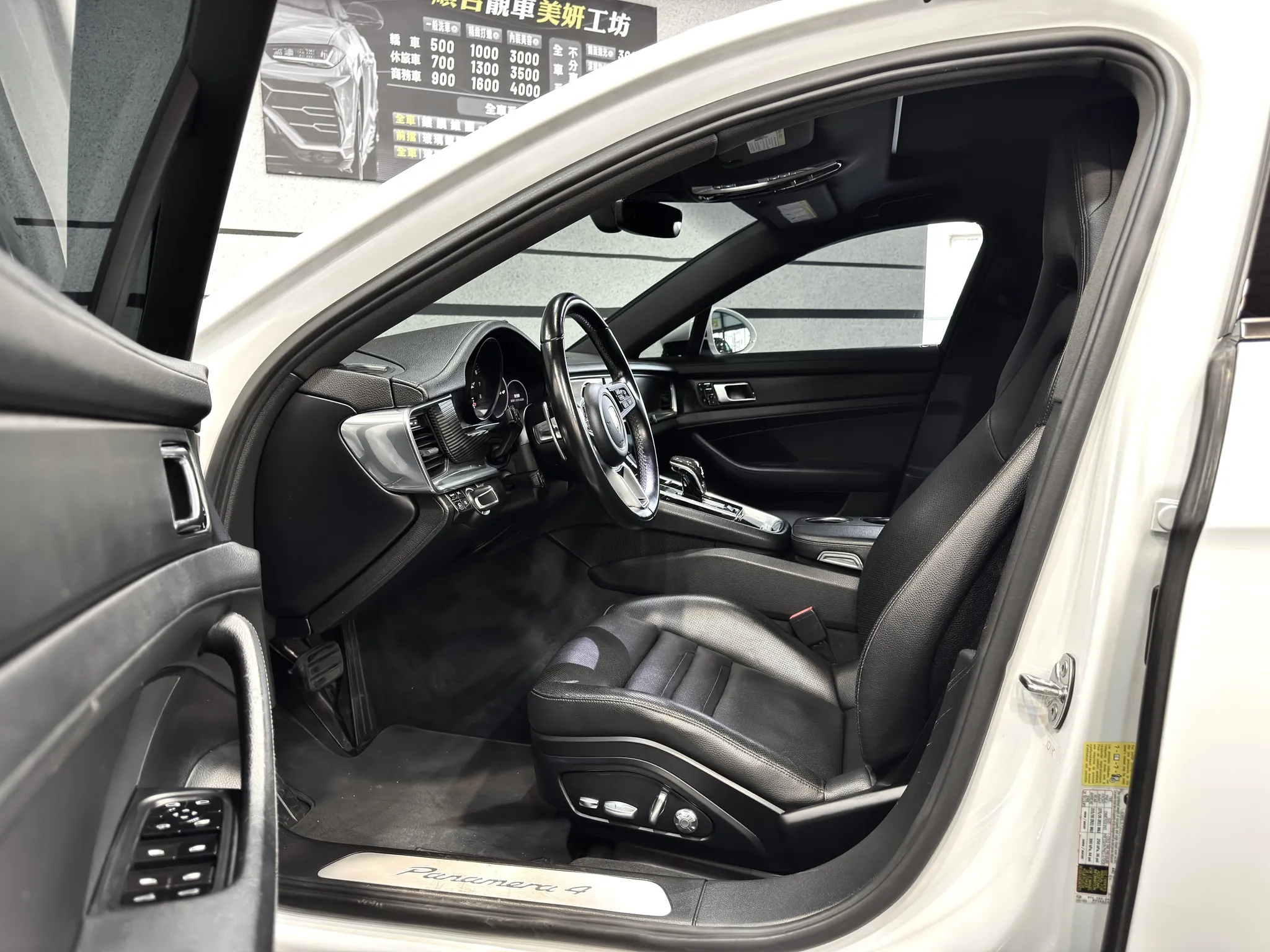 【 2017 Porsche Panamera 4 】