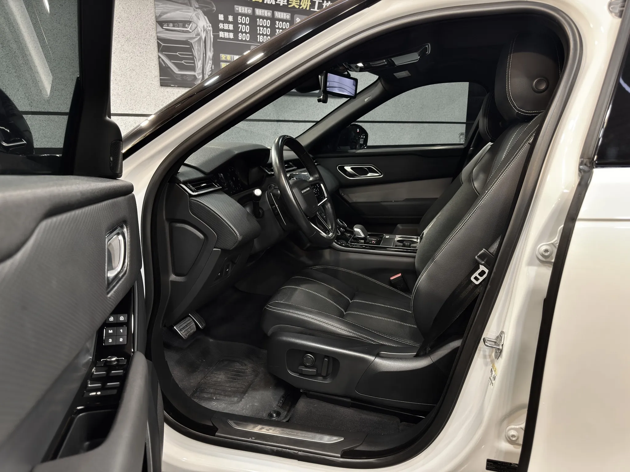 【2023 Land Rover Range Rover Evoque P250 R-Dynamic SE】