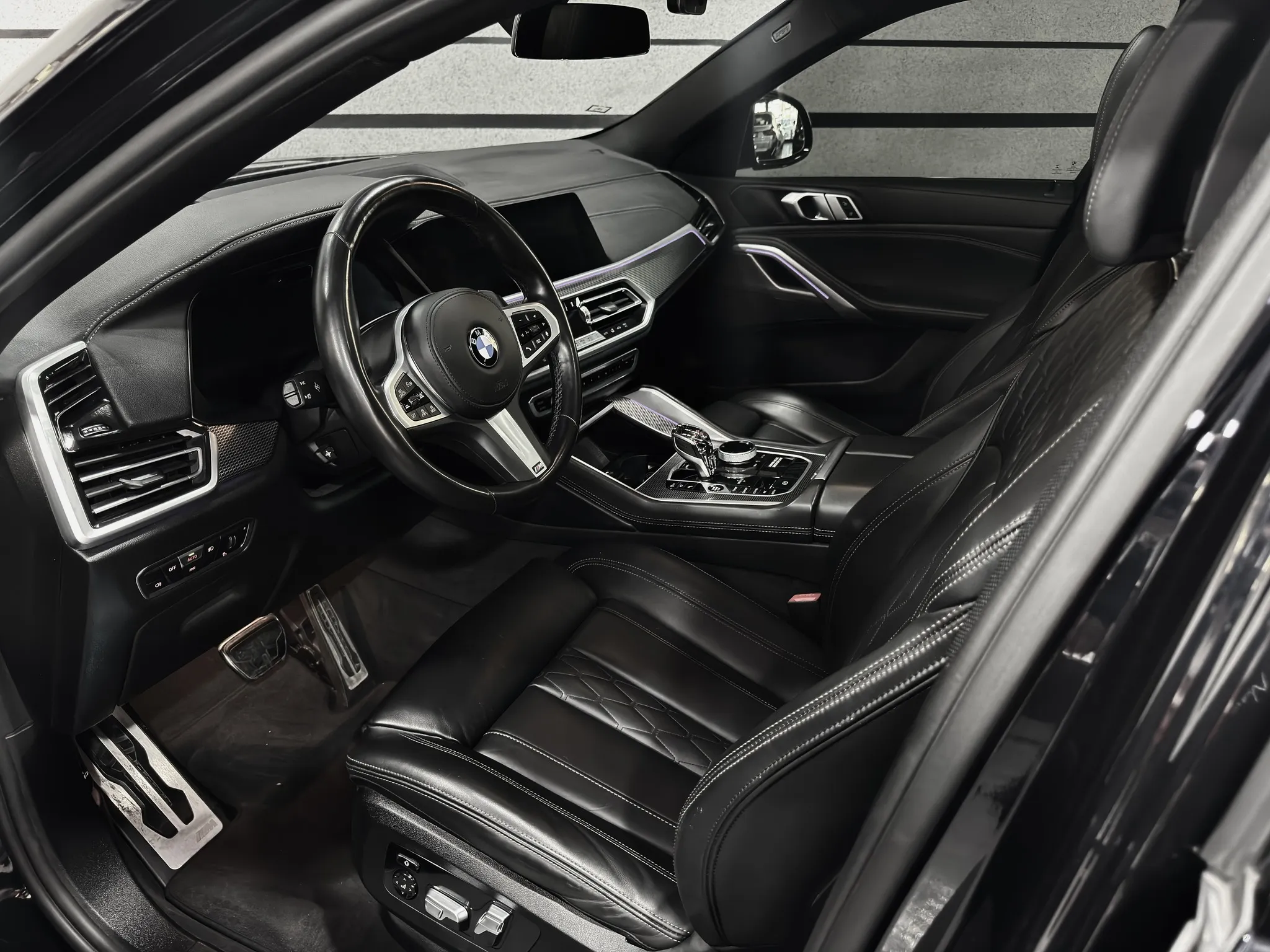 【2022 BMW X6 XDrive40i M Sport】黑