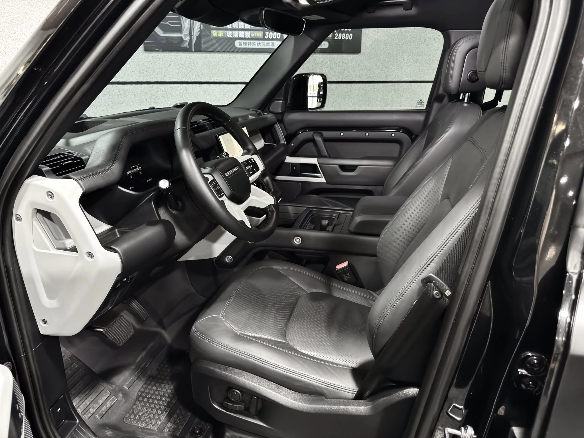 【2023 Land Rover Defender 110 P300 HSE(23.5年式)】