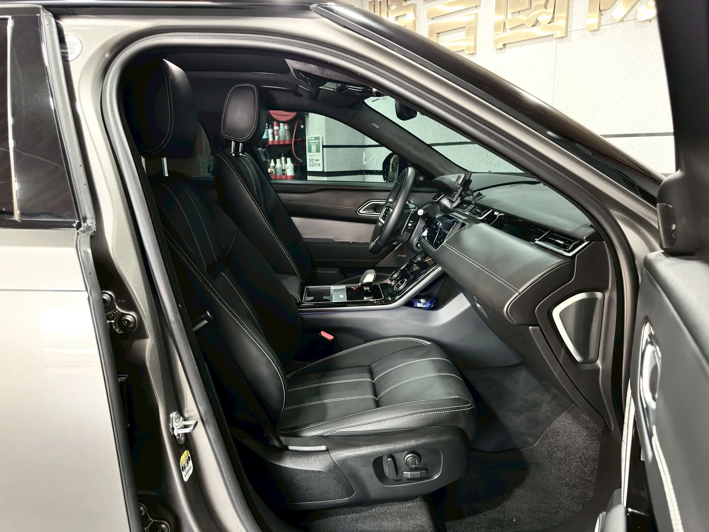 【2023 Land Rover Range Rover Velar P250 R-Dynamic SE】