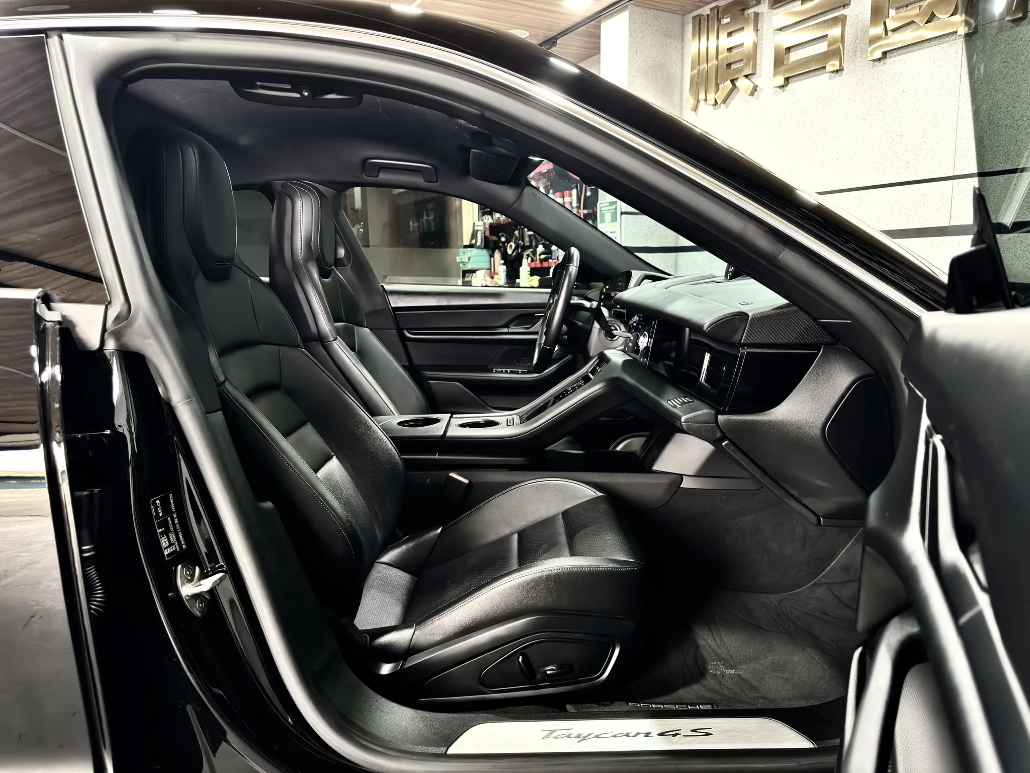 【2021 Porsch Taycan 4s】