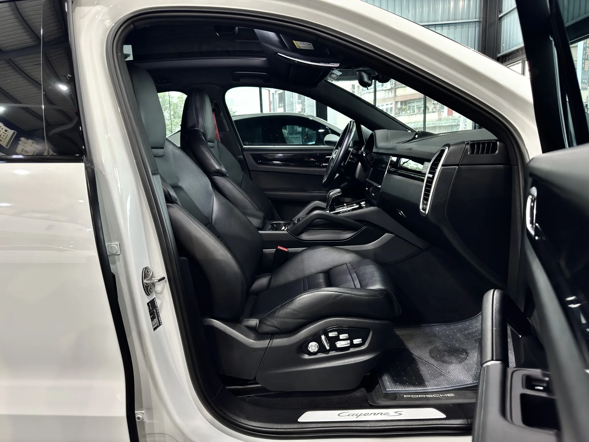  【2020 Porsche Cayenne S Coupe】