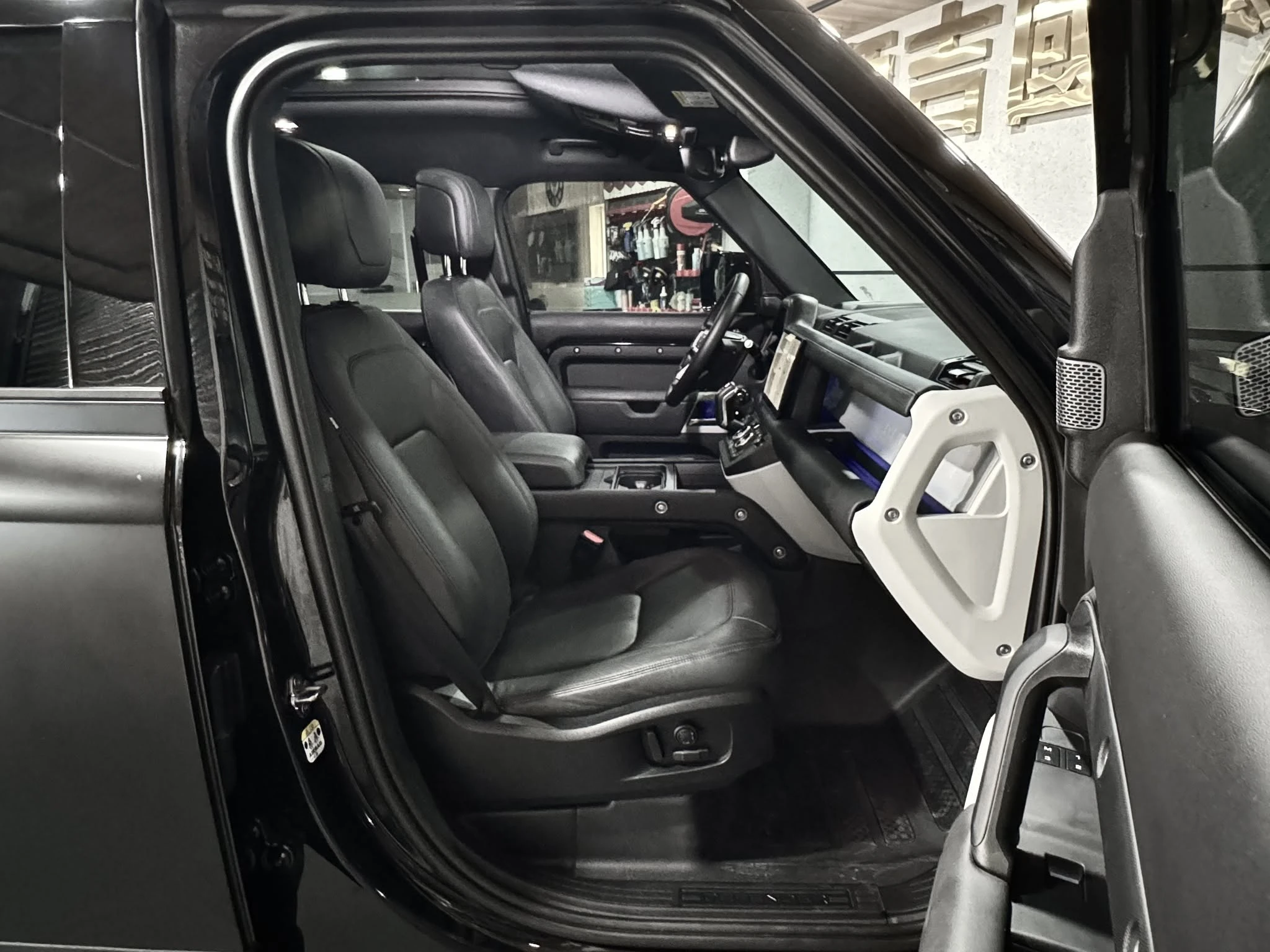 【2023 Land Rover Defender 110 P300 HSE(23.5年式)】
