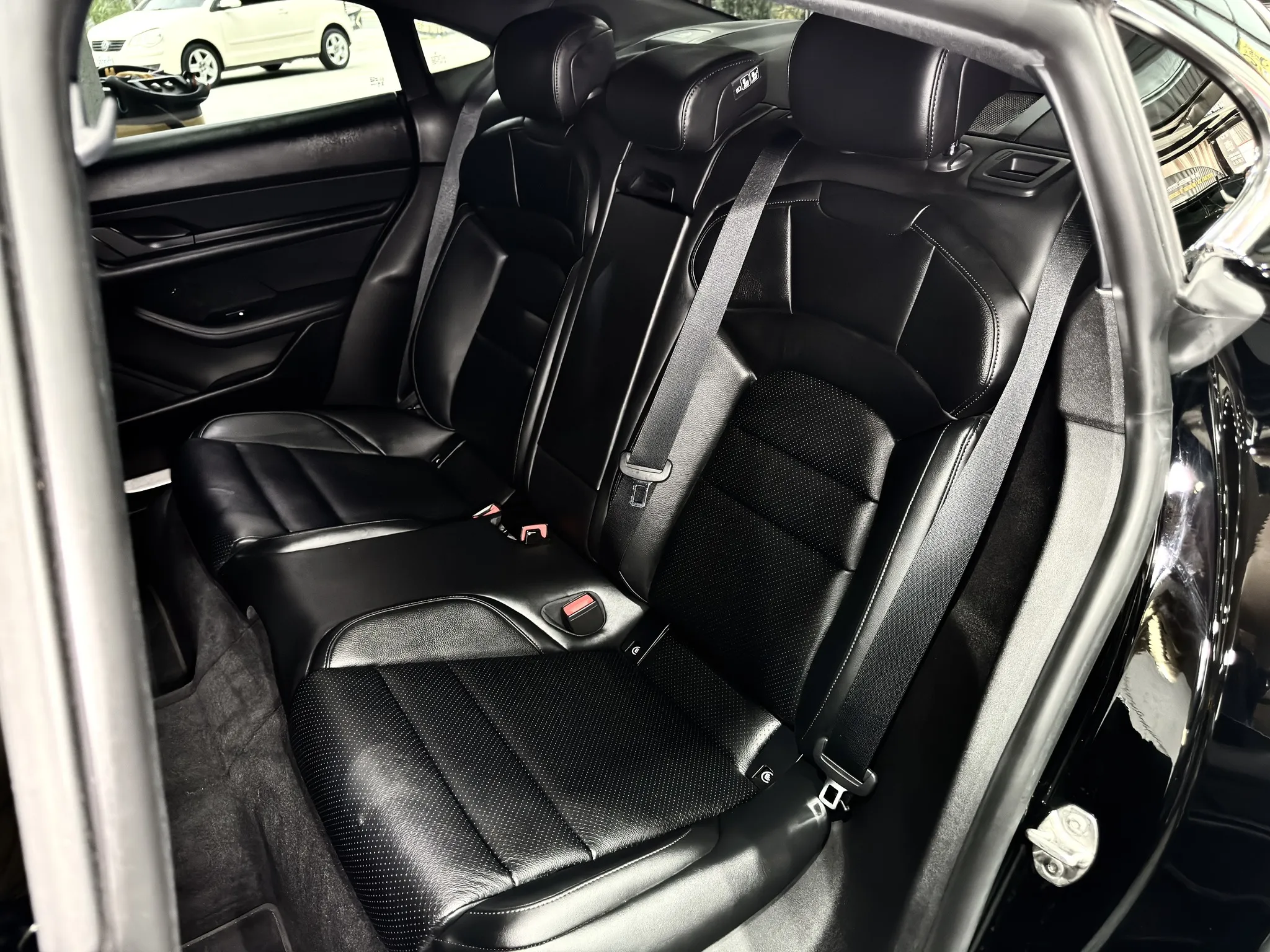 【2021 Porsch Taycan 4s】