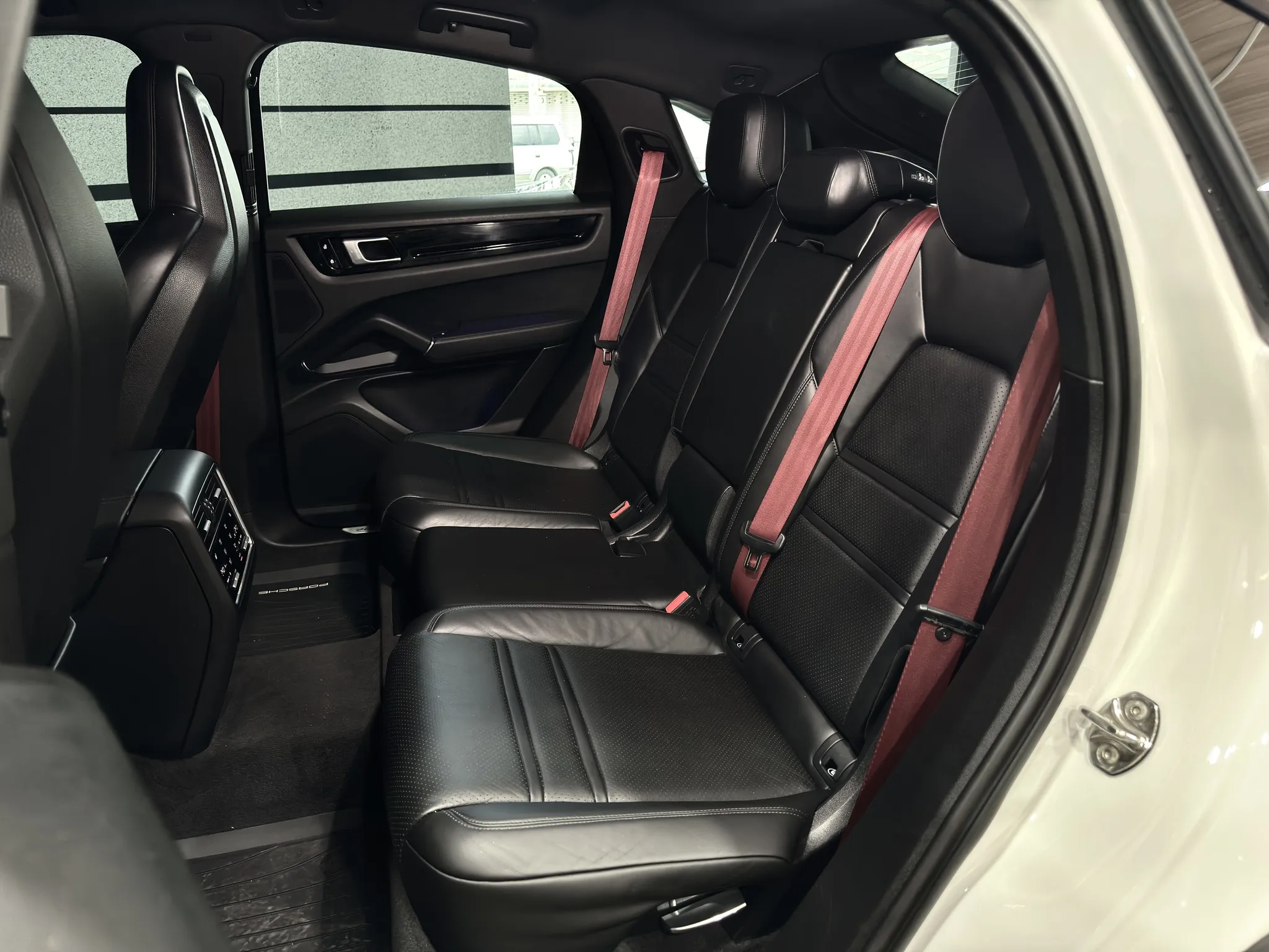  【2020 Porsche Cayenne S Coupe】