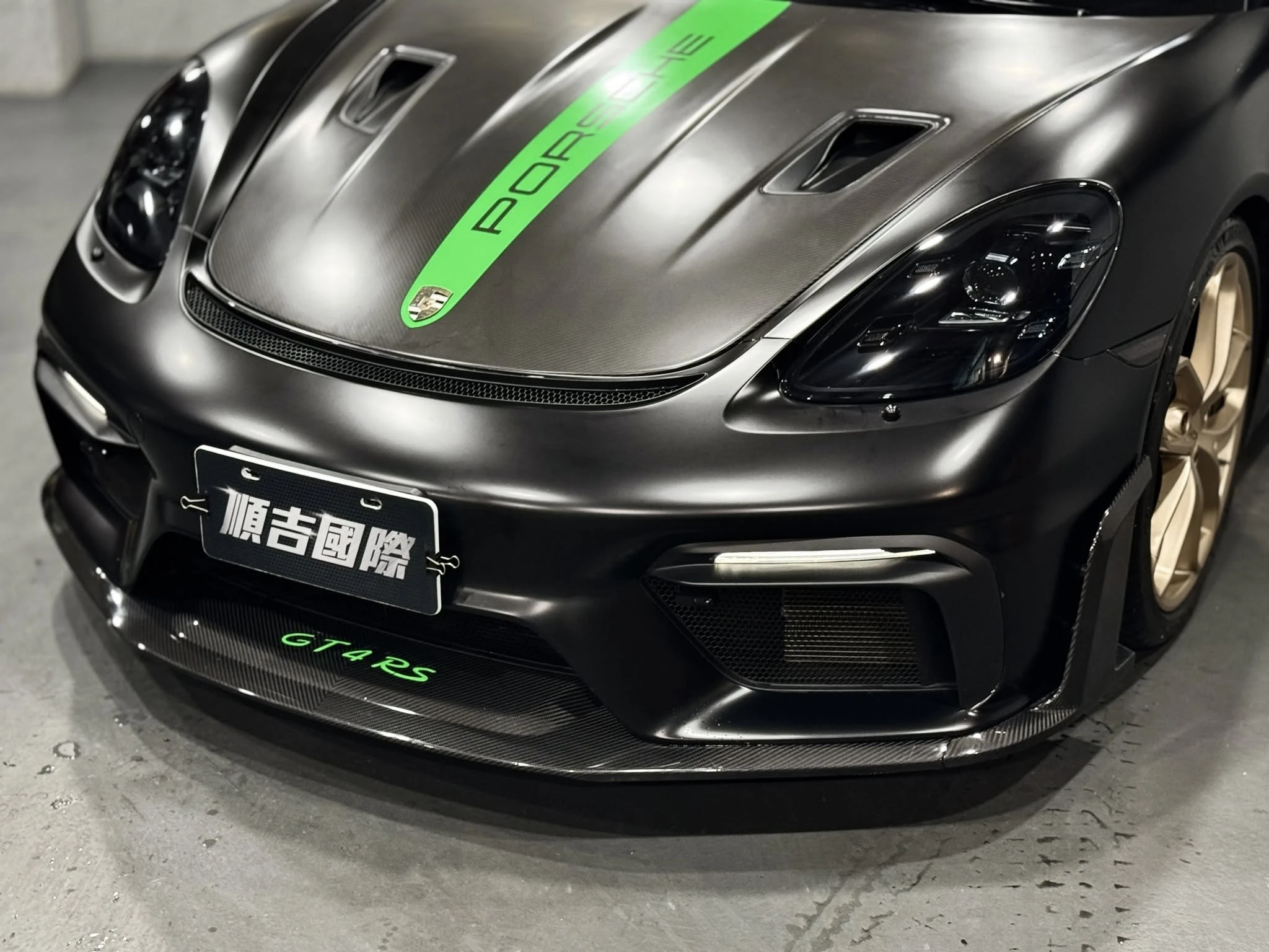 【2021 Porsche 718 Cayman GT4】