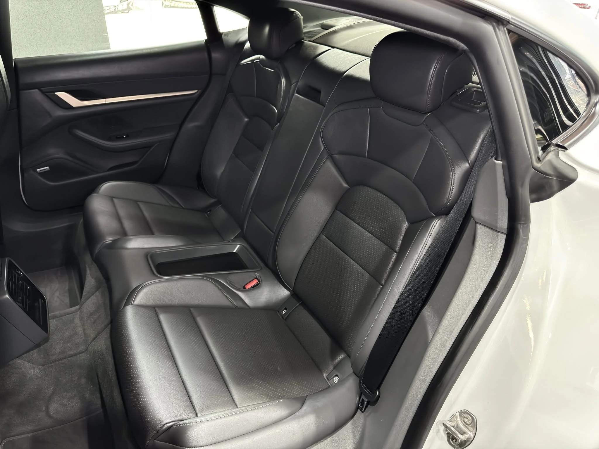 【2021 Porsche Taycan】
