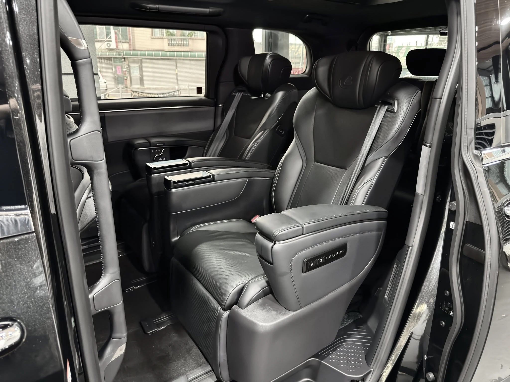 【2024 Lexus LM 350h】