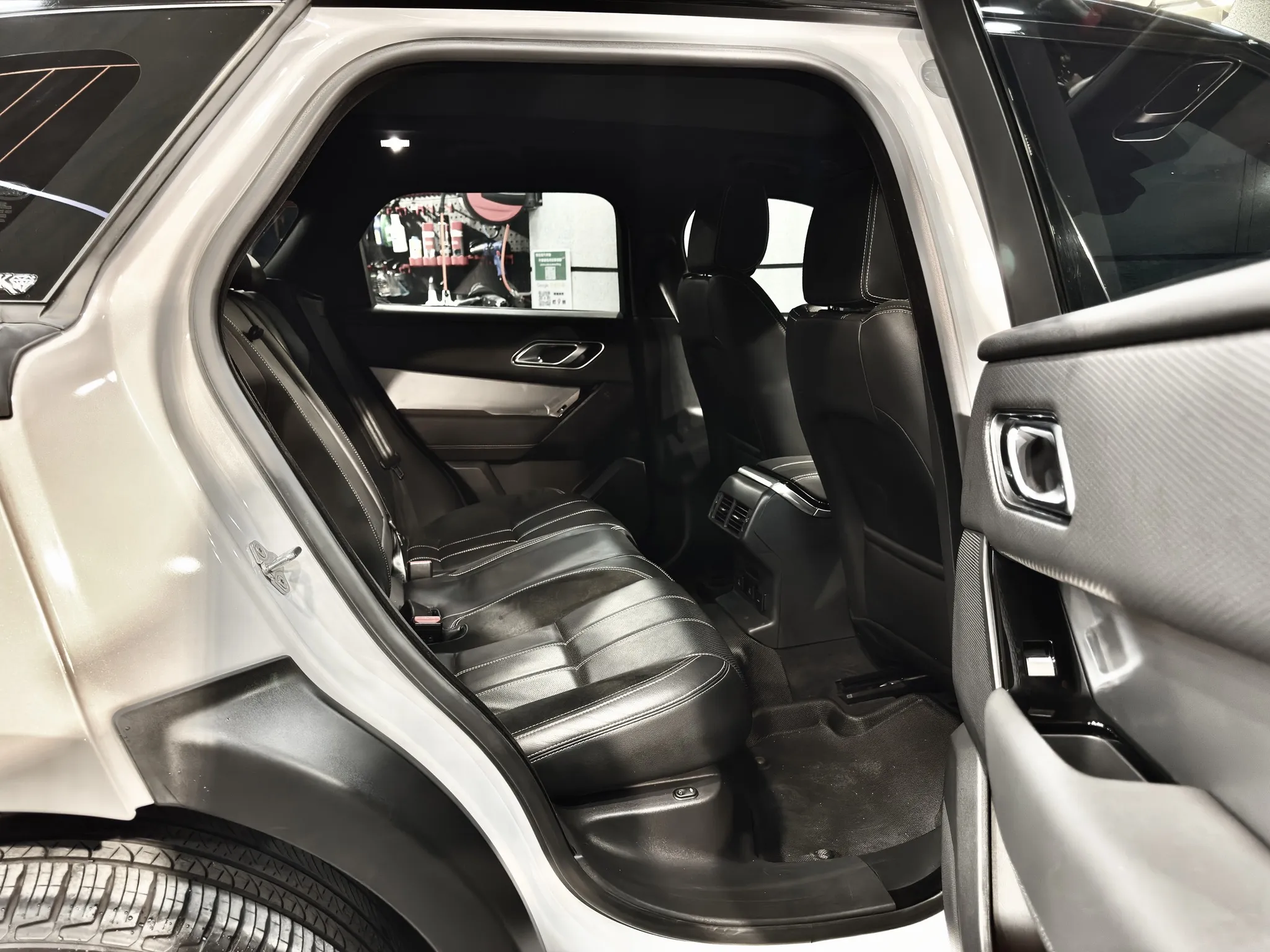 【2023 Land Rover Range Rover Evoque P250 R-Dynamic SE】