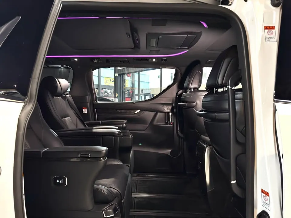 【2021 LEXUS LM300h】