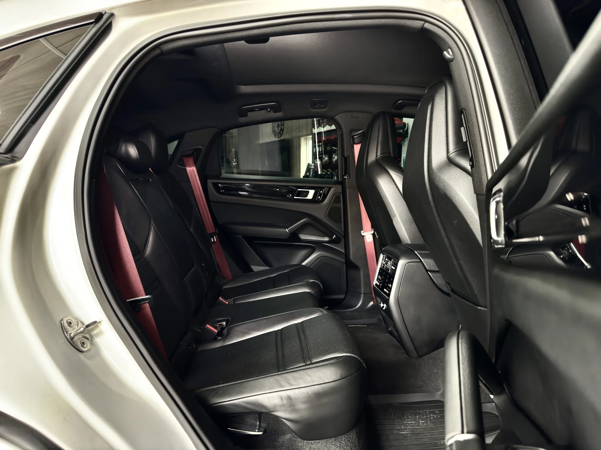  【2020 Porsche Cayenne S Coupe】