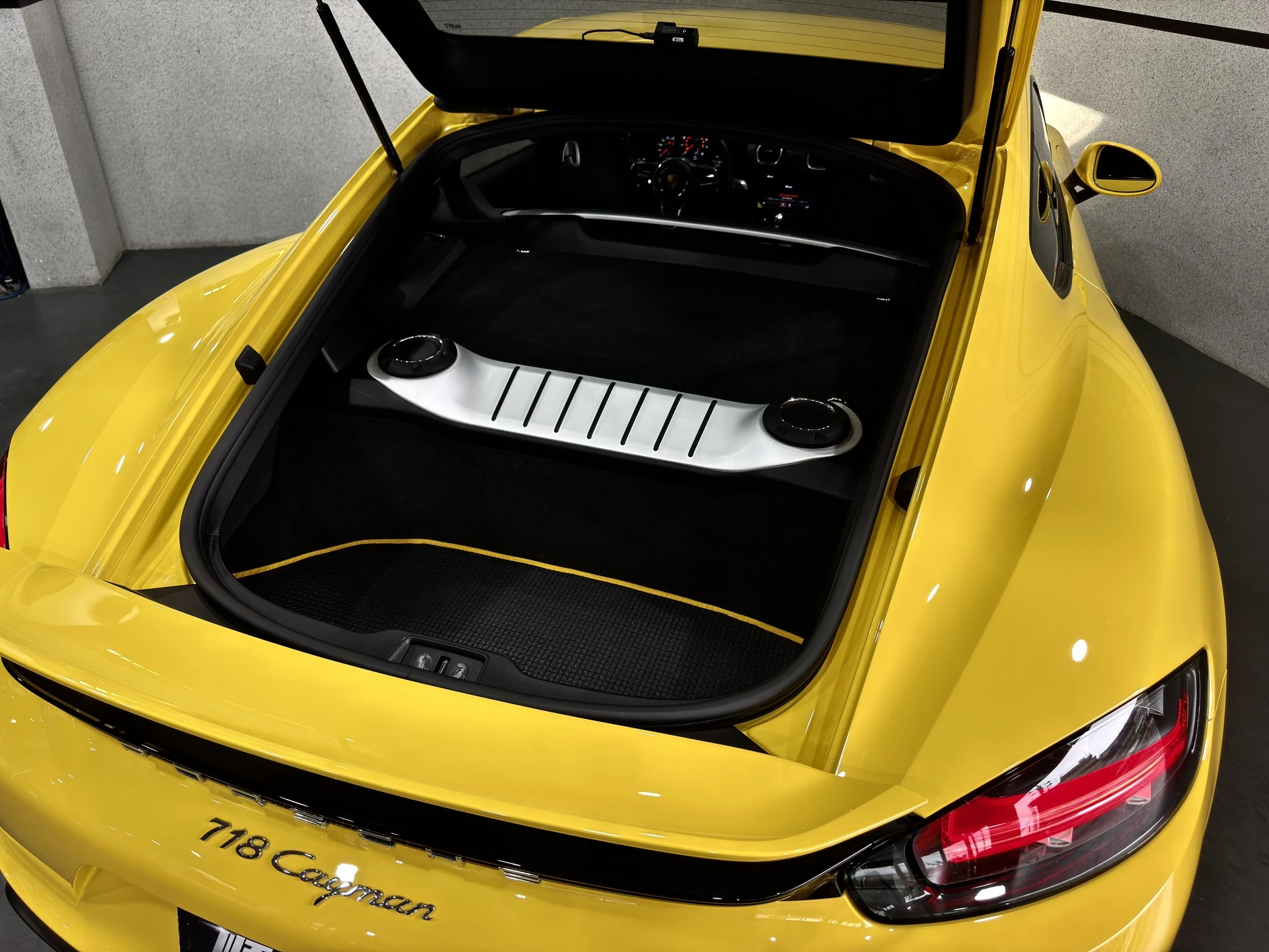 【2023 Porsche 718 Cayman】