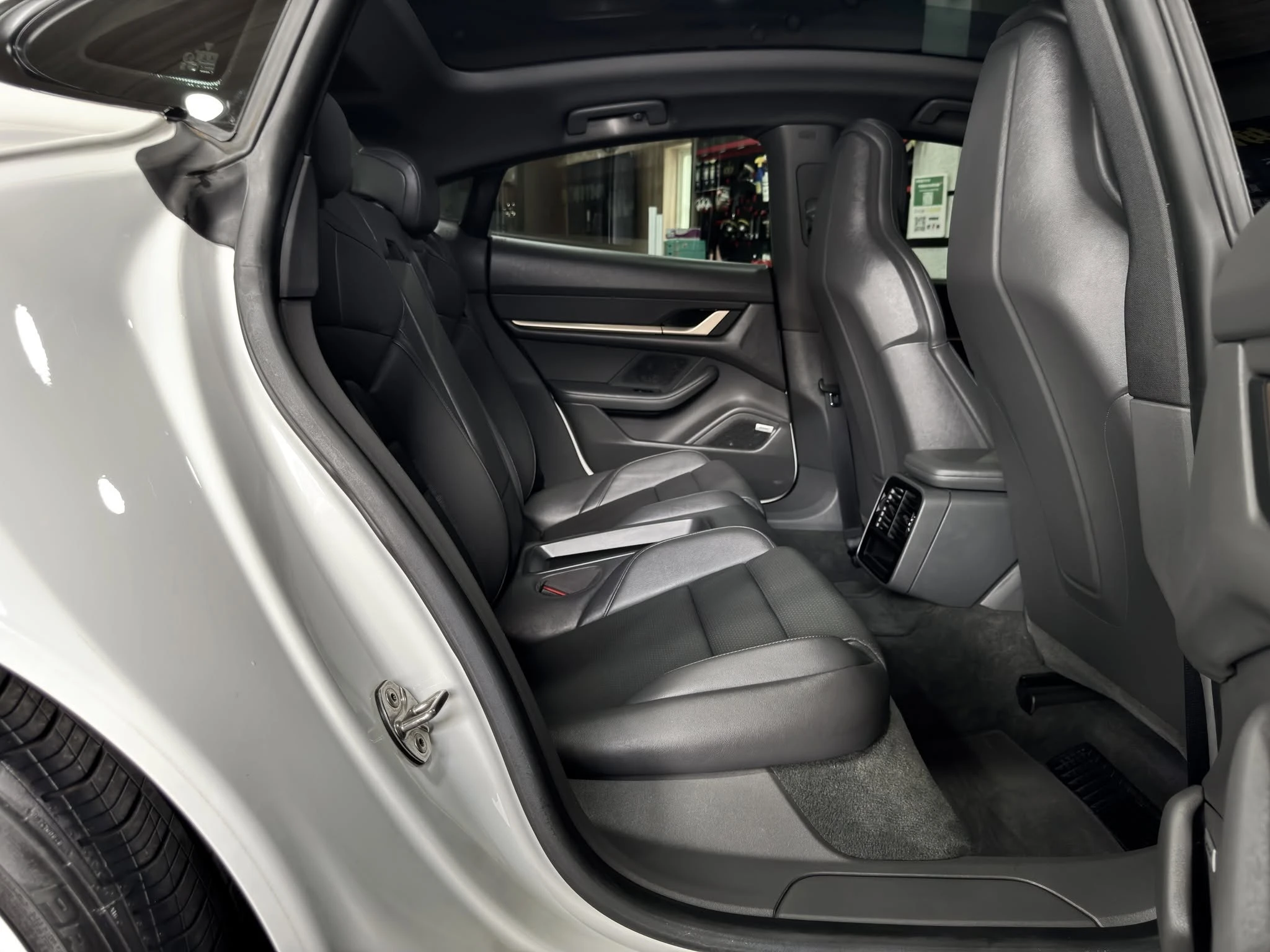 【2021 Porsche Taycan】