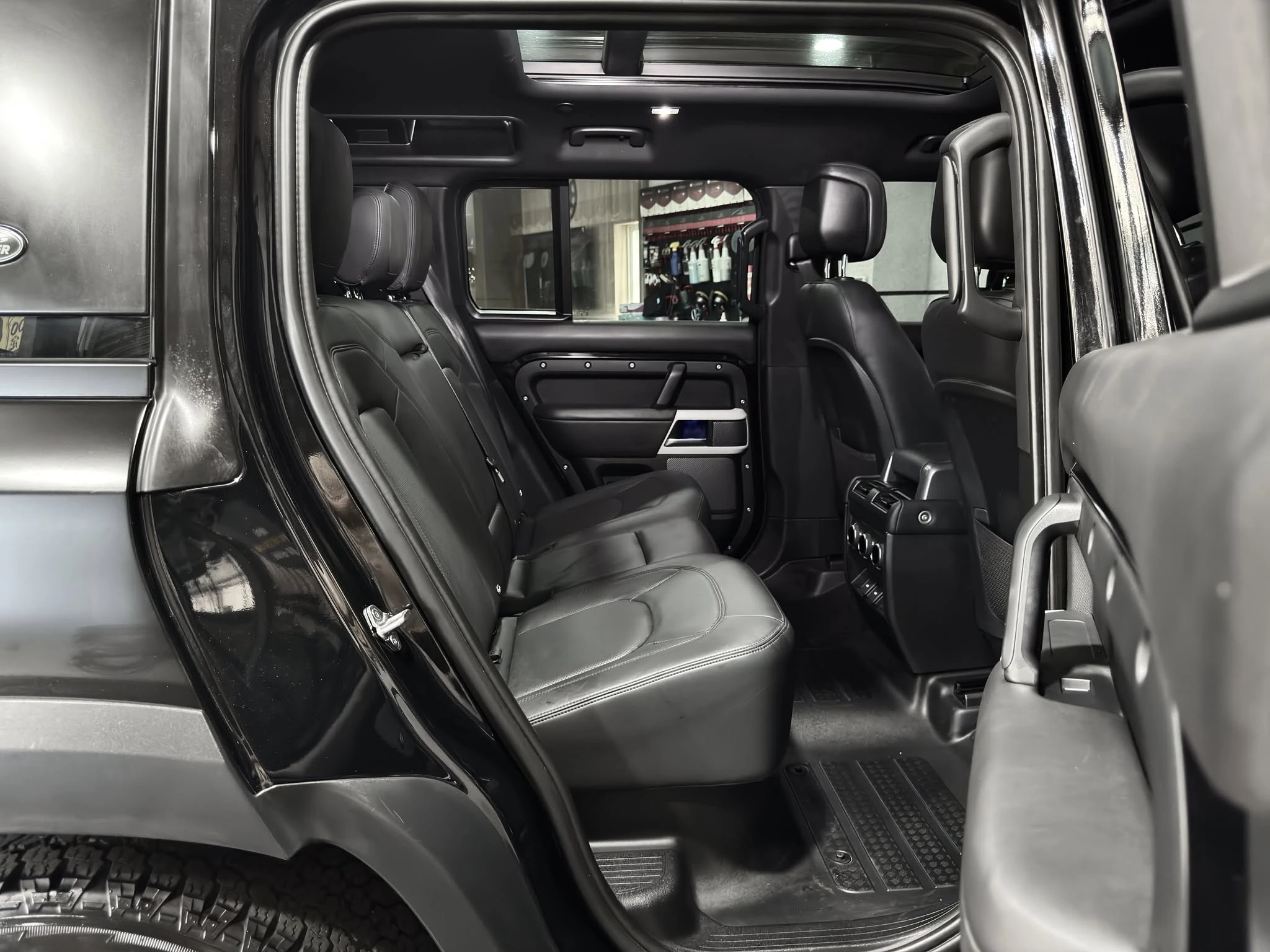 【2023 Land Rover Defender 110 P300 HSE(23.5年式)】