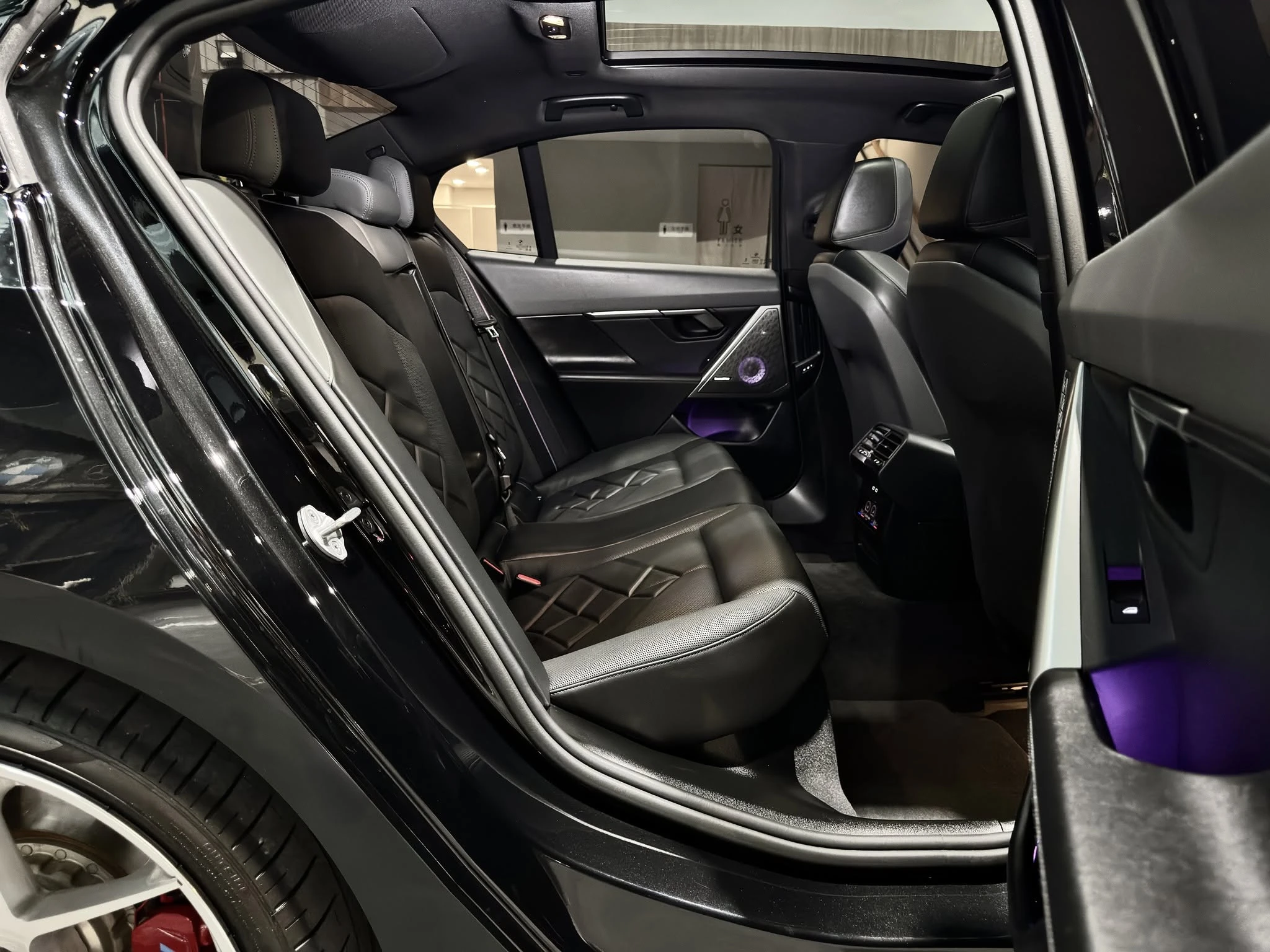 【2024 年式 BMW i5 M60 xDRIVE】