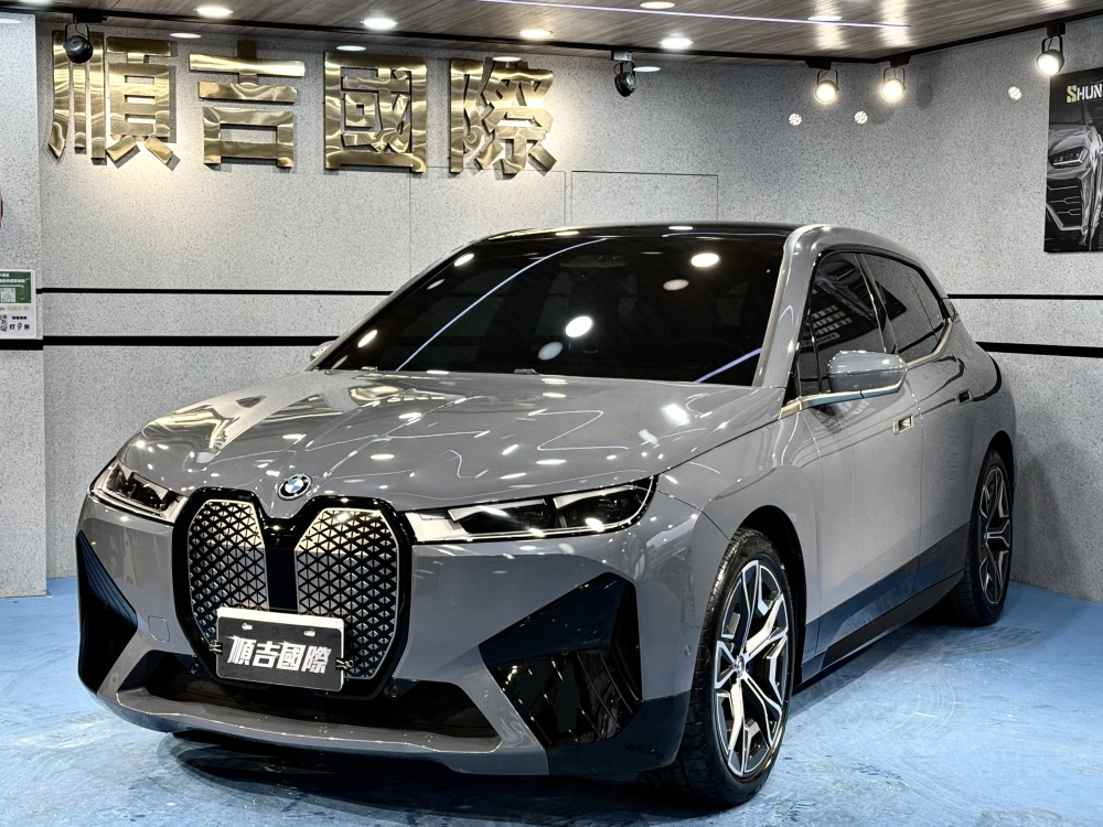 ? 2022 BMW IX XDRIVE 40 ? 漂亮車一次來兩台?