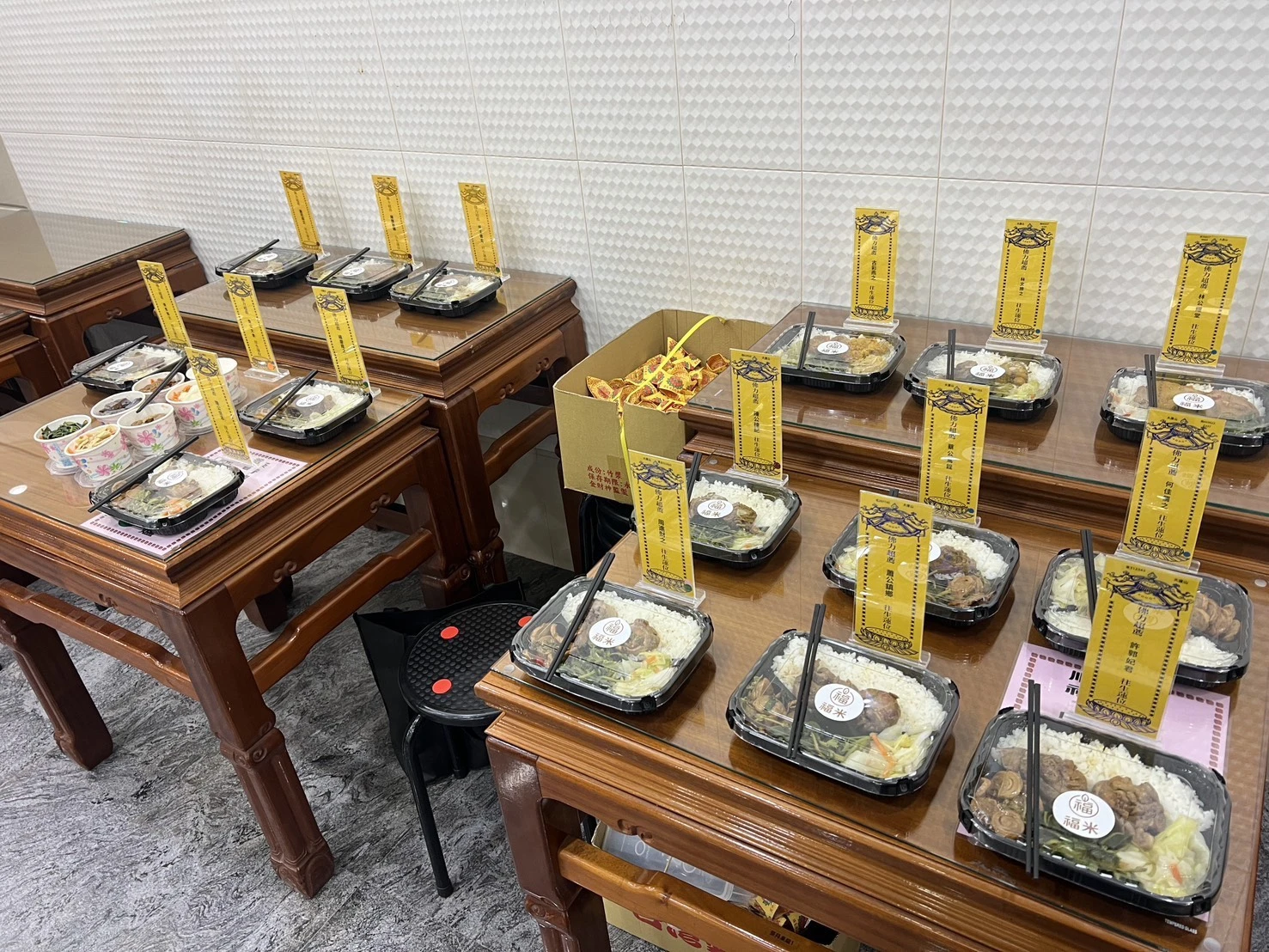 初一十五塔位拜飯