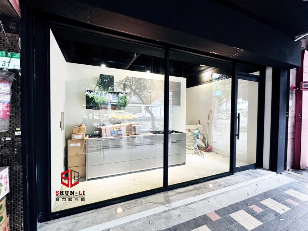 店面門