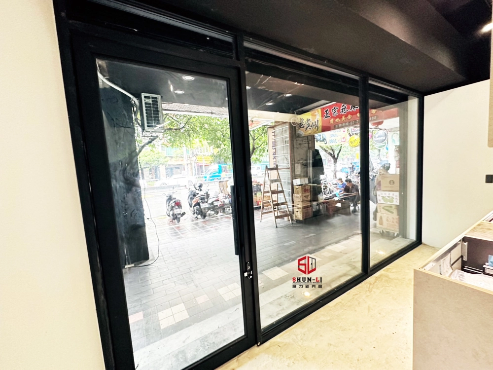 店面門