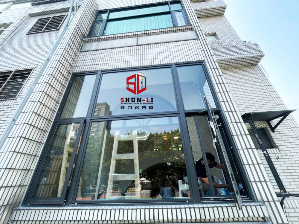 外推窗