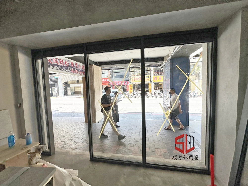 店面門