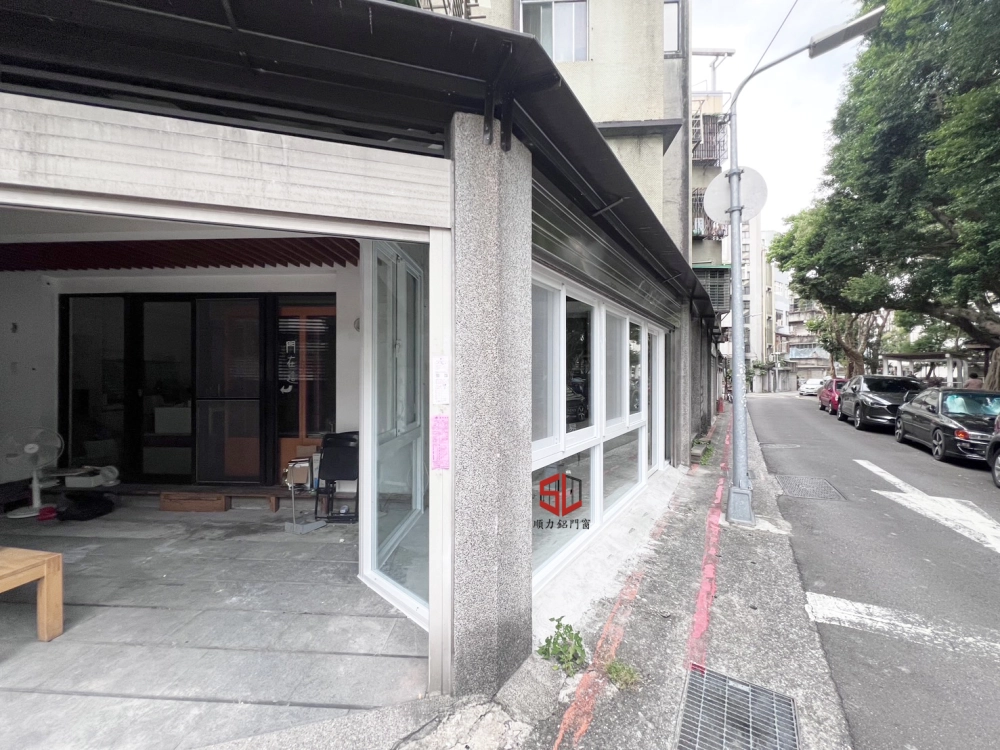 店面門