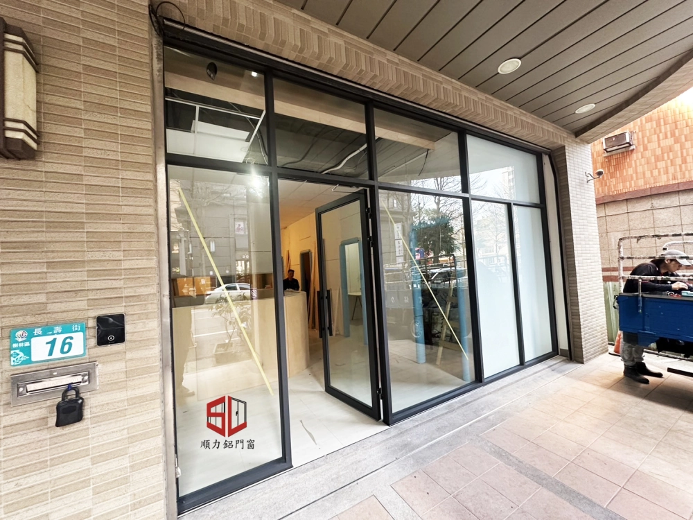 店面門