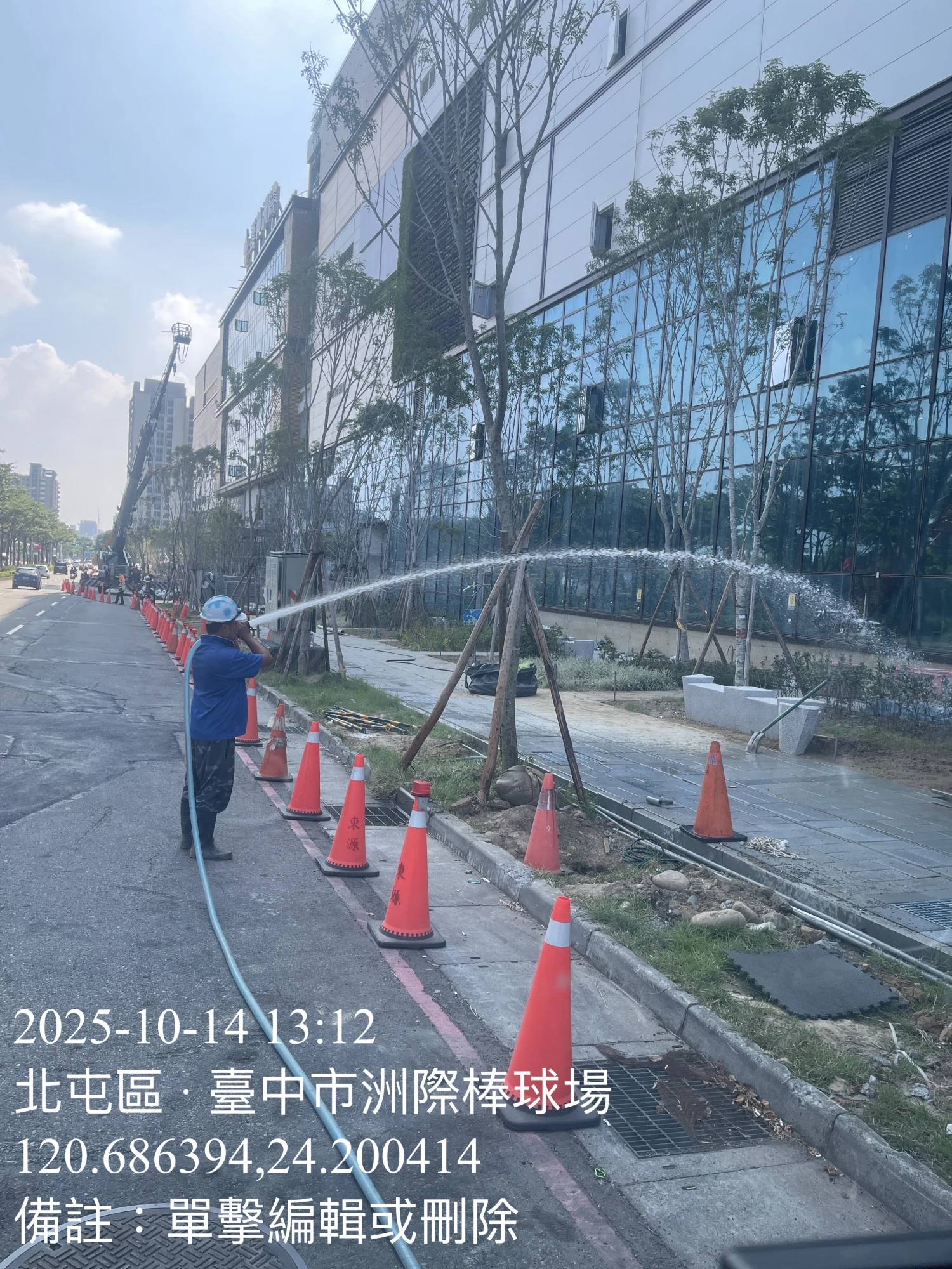台中漢神百貨植栽澆水