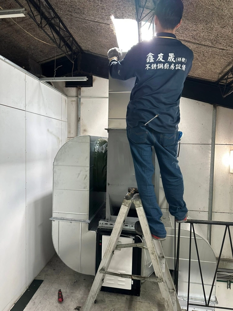 桃園市龜山區（二手廚房爐具，排風過濾設備安裝）