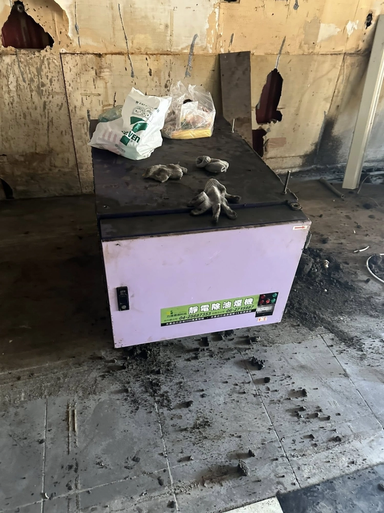 新竹縣竹北市｜舊的8000型靜電機、風管拆卸｜水溝、截油槽安裝