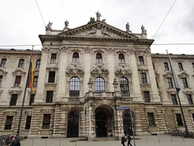 您知道您們樓下的店面修改後，樓上的住戶打牆壁改為套房後，建築物的結構還安全嗎？