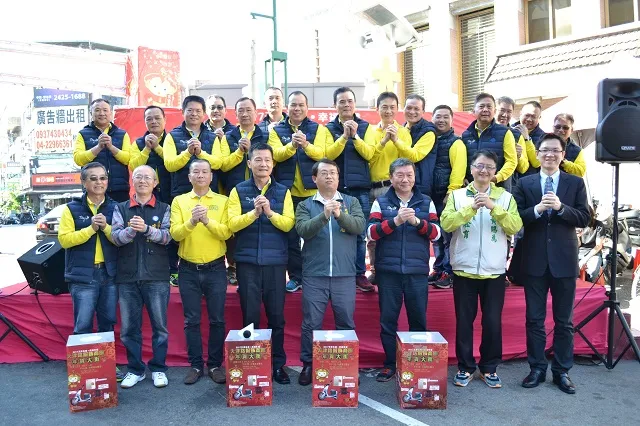 真亮法律事務所所長林亮宇律師於106年1月26日受邀擔任天津路服飾商圈年貨大街「2017天津有禮．幸福奇雞」抽獎活動之摸彩見證律師