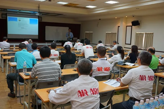 真亮法律事務所所長林亮宇律師於106年10月19日受邀至「亞洲航空AirAsia」主講：「過勞與法令之實務」