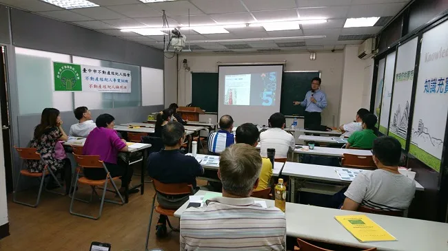 真亮法律事務所所長林亮宇律師於106年10月22日受邀至「臺中市不動產經紀人協會」主講：「不動產業者不可不知的洗錢防制法」