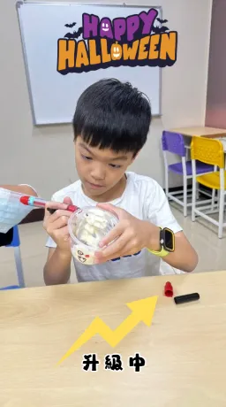 萬聖節手作飲料~杯子上好多小表情喔