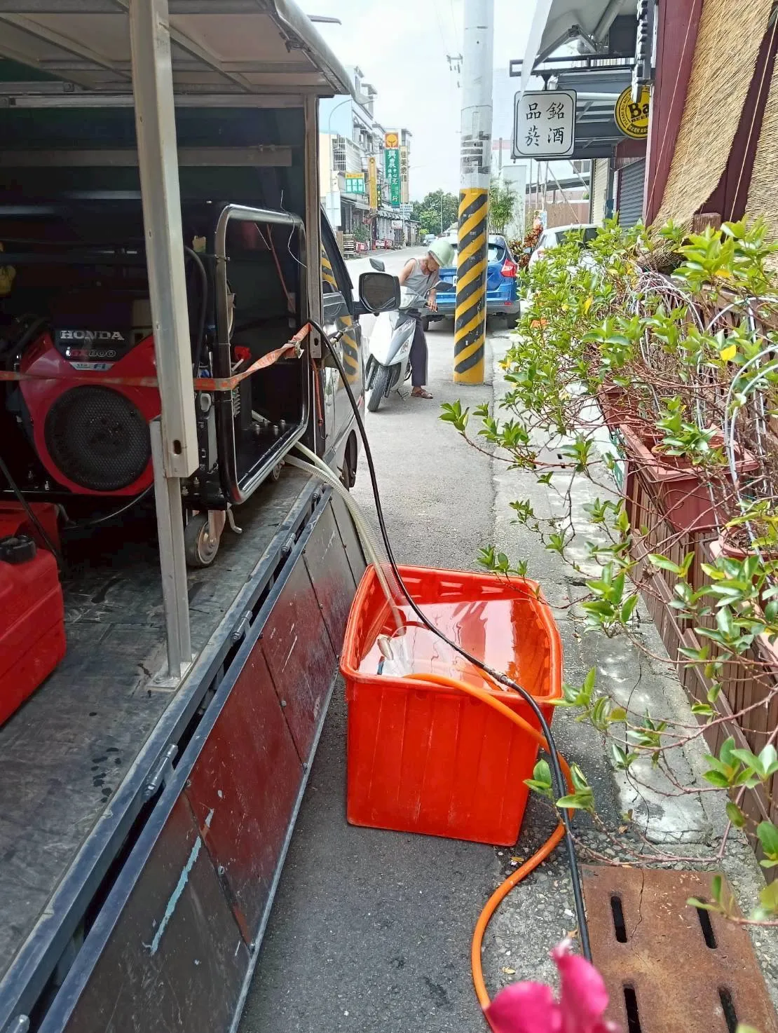 雲林餐廳洗水刀｜廚房排水管/油垢皂化/水刀洗管/截油槽清洗/排水管/油垢清除