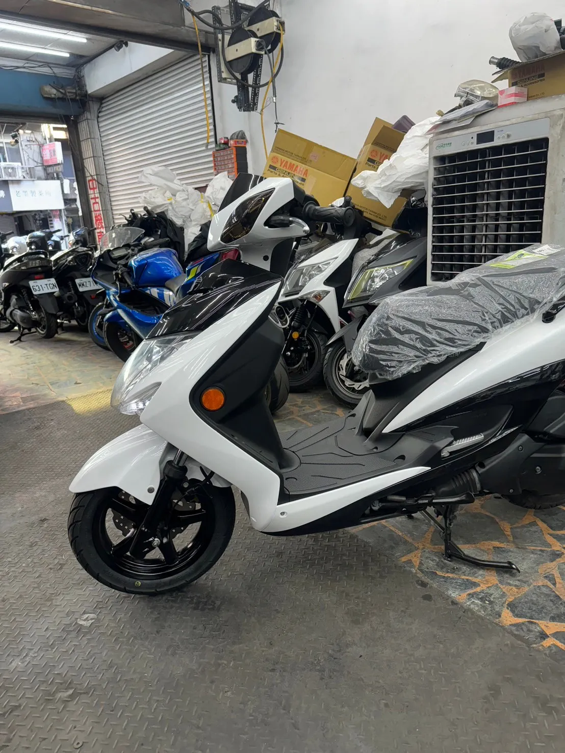 YAMAHA  勁戰三代  125cc