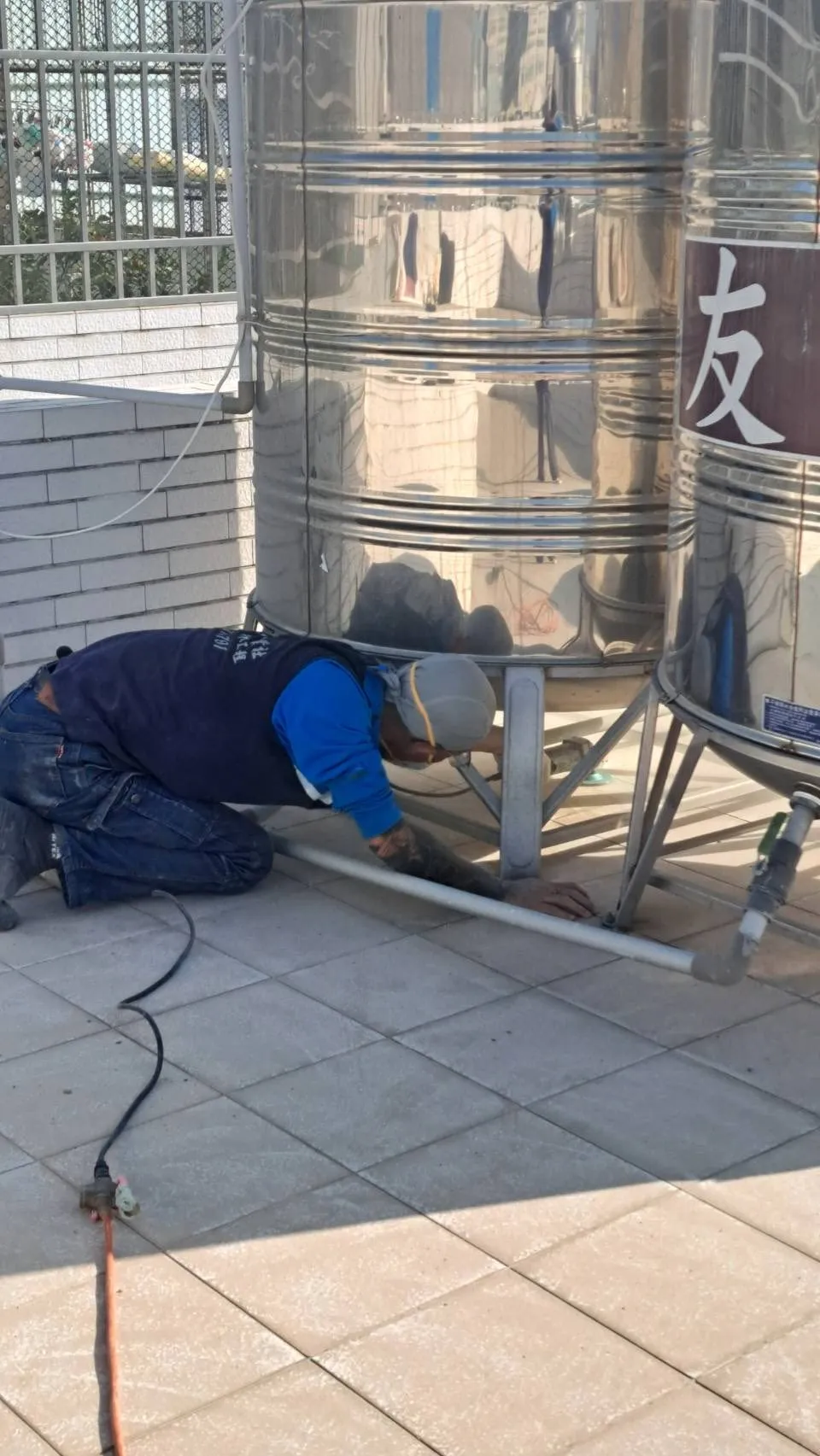 屋頂防水進行中： 前置作業｜台南防水抓漏推薦｜嘉義防水抓漏推薦