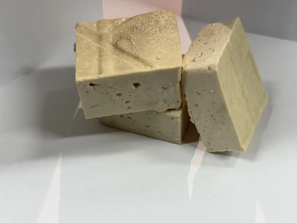 4.8 × 4.8 × 2.2 cm 脆皮/酵素臭豆腐