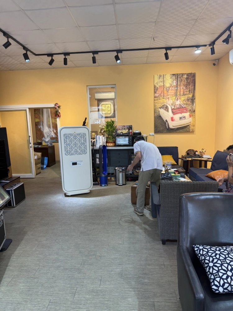 安檢人員準備安裝space air