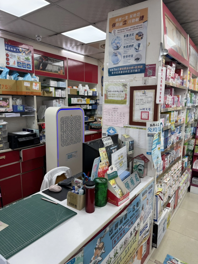 昇龍藥局櫃台