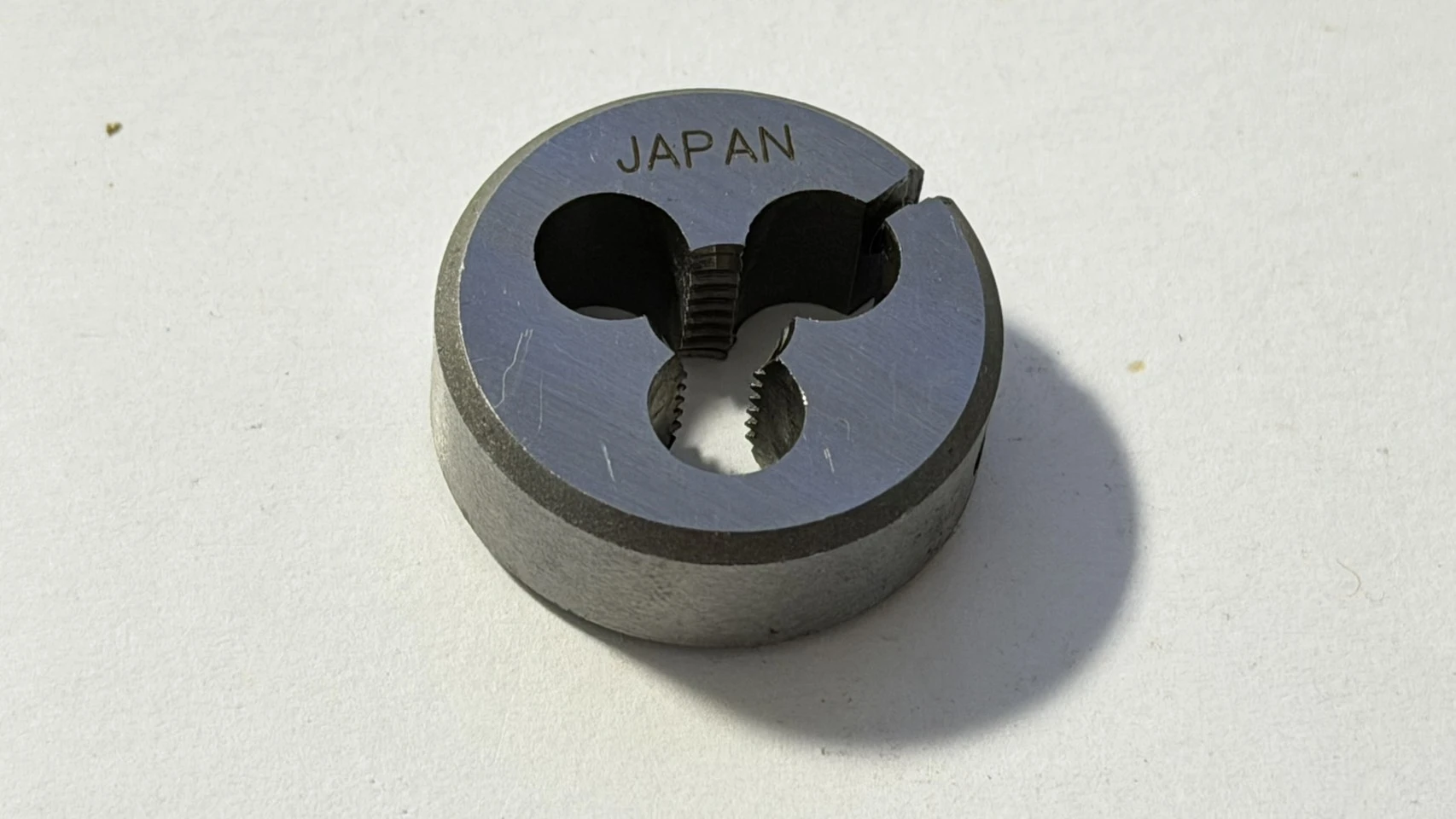 公制可調式圓形開口螺絲模（Adjustable Round Split Die，俗稱「外牙模」或「板牙」）