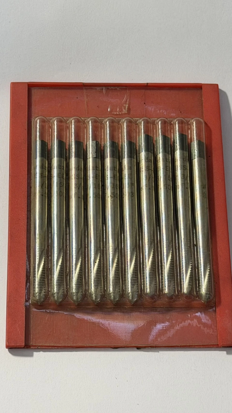 西班牙切削刀具品牌 ARDATZ R螺旋螺絲攻（Spiral Flute Tap / 絲錐），主要用於在金屬盲孔內加工切削出內螺紋