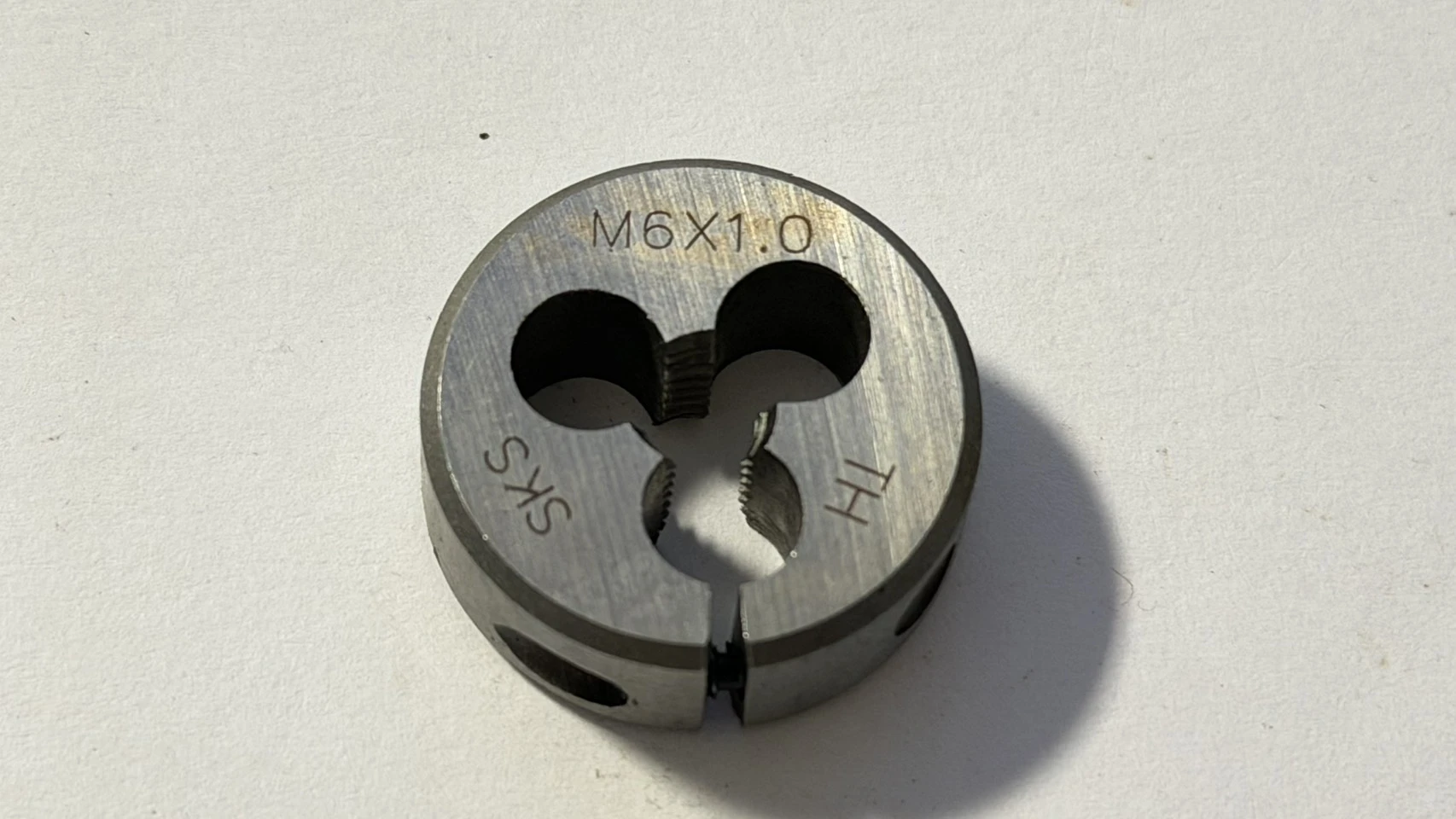 公制可調式圓形開口螺絲模（Adjustable Round Split Die，俗稱「外牙模」或「板牙」）